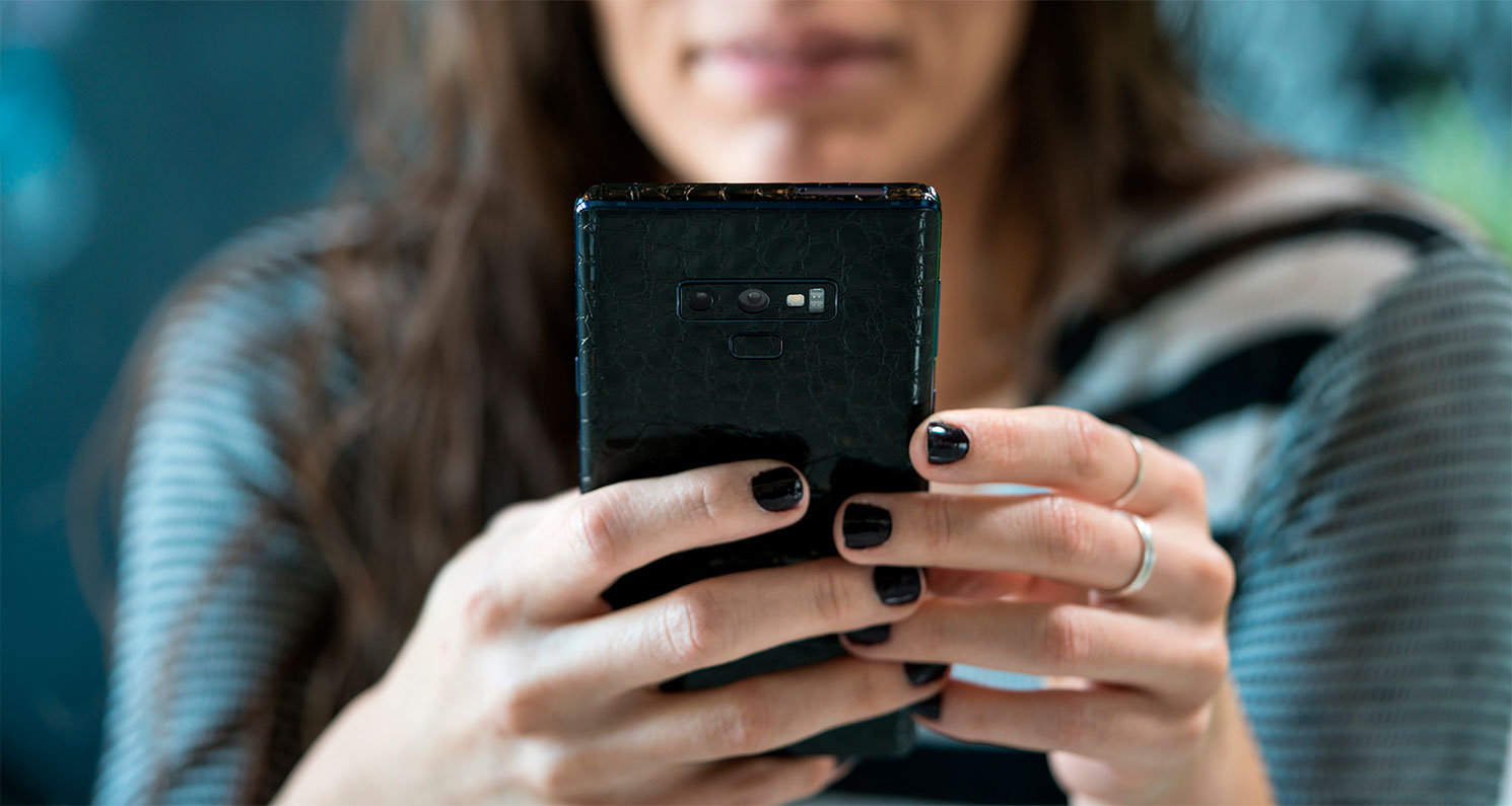 Leather Series device skin material and finish detail view 7